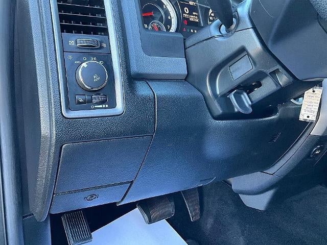 2014 RAM 1500 4WD Crew Cab 5.7 Ft Box Express
