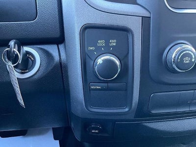 2014 RAM 1500 4WD Crew Cab 5.7 Ft Box Express