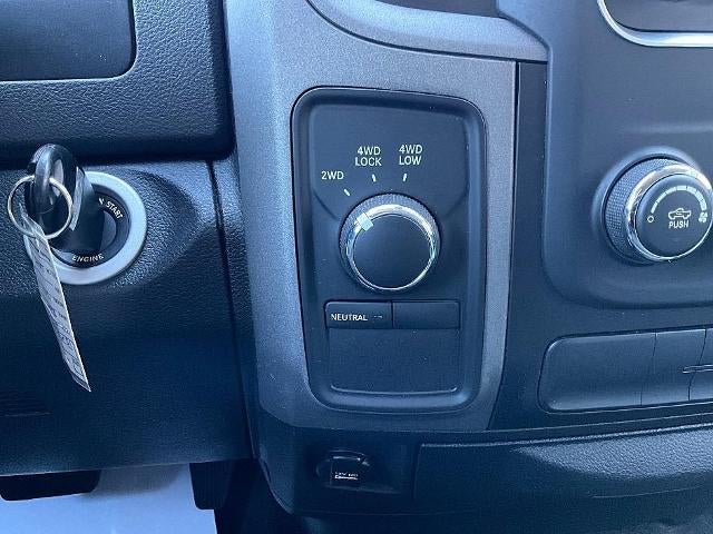 2014 RAM 1500 4WD Crew Cab 5.7 Ft Box Express