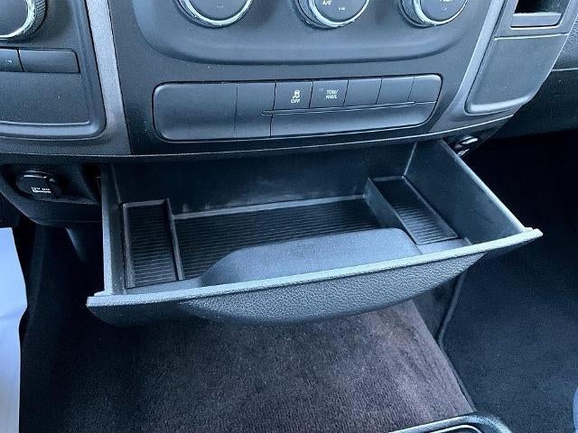 2014 RAM 1500 4WD Crew Cab 5.7 Ft Box Express