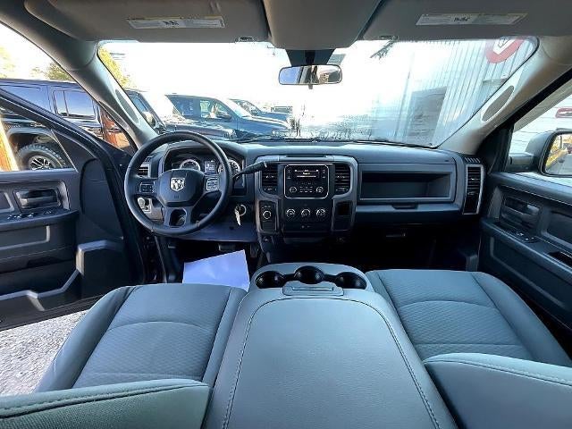 2014 RAM 1500 4WD Crew Cab 5.7 Ft Box Express