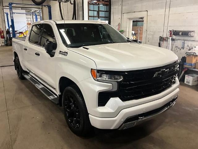2022 Chevrolet Silverado 1500 Crew Cab Standard Box 4-Wheel Drive High Country