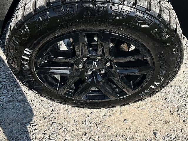 2025 Chevrolet Silverado 1500 Crew Cab Short Box 4-Wheel Drive Custom Trail Boss