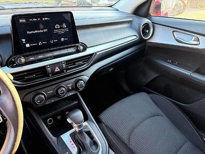 2024 Kia Forte LXS IVT