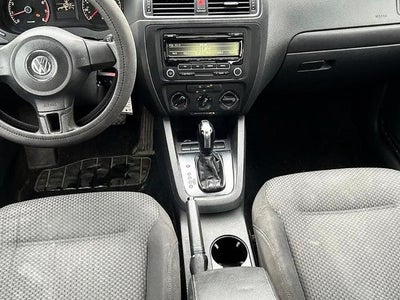 2013 Volkswagen Jetta 4dr Auto Base Sedan