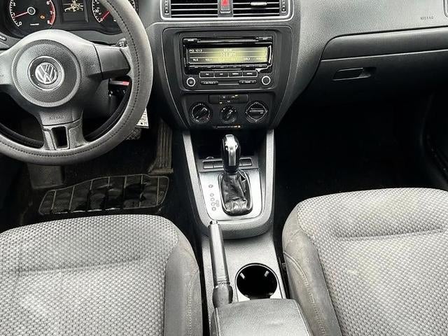 2013 Volkswagen Jetta 4dr Auto Base Sedan