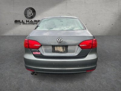 2013 Volkswagen Jetta 4dr Auto Base Sedan