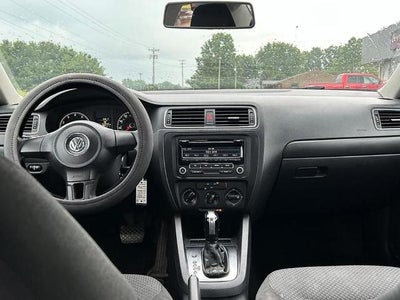 2013 Volkswagen Jetta 4dr Auto Base Sedan