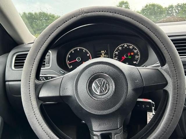 2013 Volkswagen Jetta 4dr Auto Base Sedan