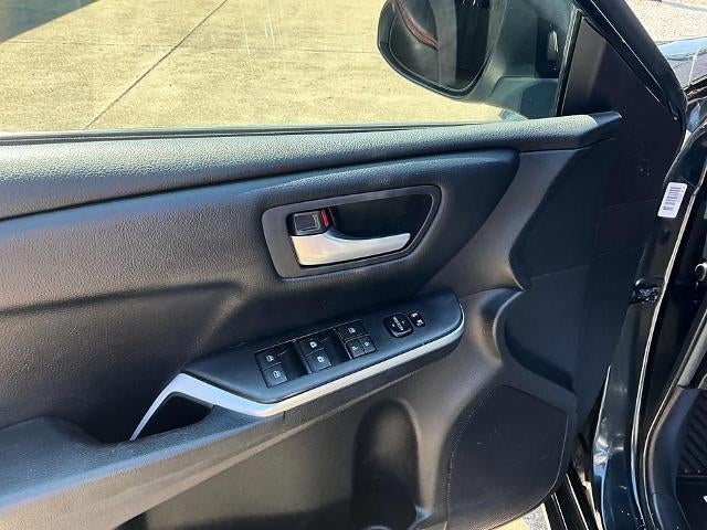 2015 Toyota Camry 4dr Sdn I4 Auto SE (SE)