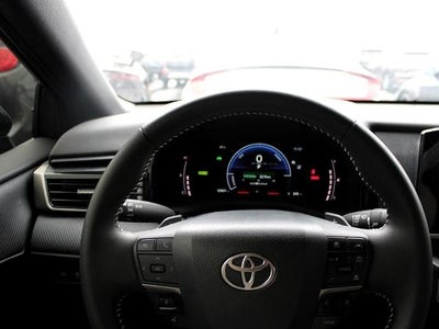 2025 Toyota Camry SE AWD (Natl)