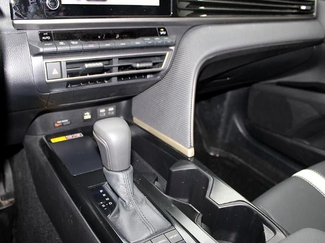 2025 Toyota Camry SE AWD (Natl)