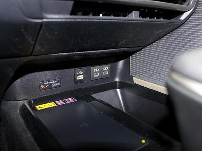 2025 Toyota Camry SE AWD (Natl)