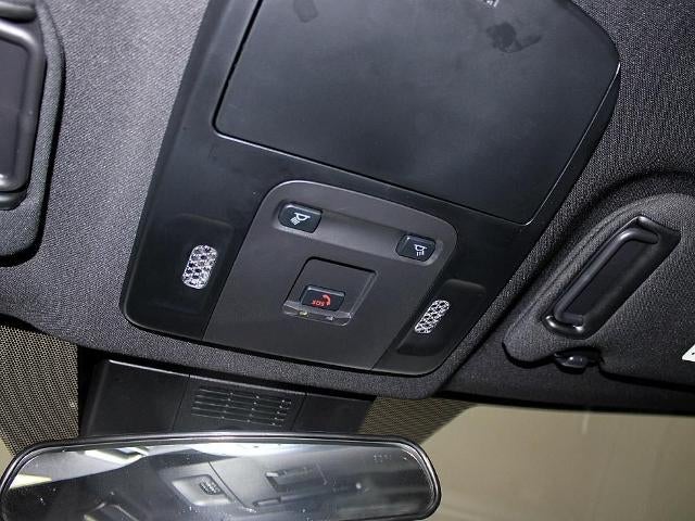 2025 Toyota Camry SE AWD (Natl)