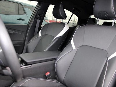 2025 Toyota Camry SE AWD (Natl)