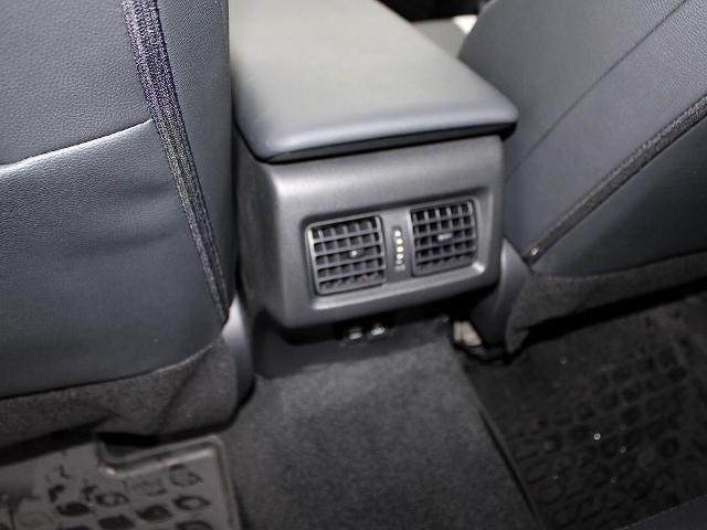 2025 Toyota Camry SE AWD (Natl)