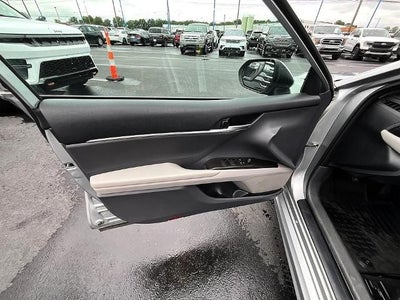 2022 Toyota Camry SE Nightshade Auto (Natl)