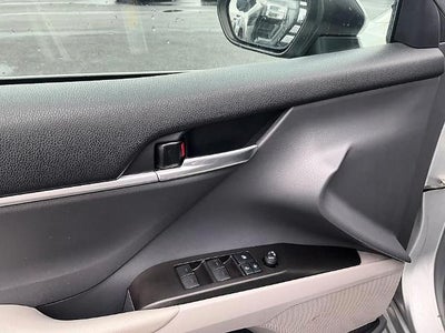 2022 Toyota Camry SE Nightshade Auto (Natl)