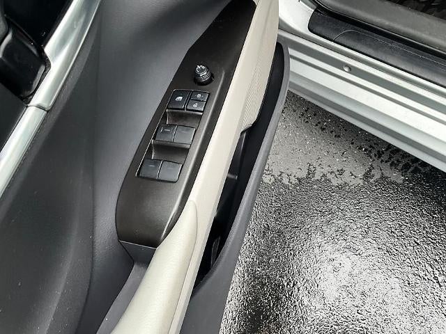 2022 Toyota Camry SE Nightshade Auto (Natl)