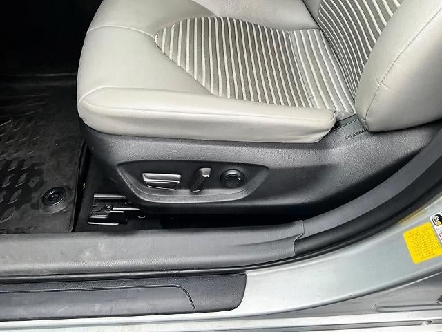 2022 Toyota Camry SE Nightshade Auto (Natl)