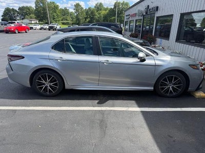 2022 Toyota Camry SE Nightshade Auto (Natl)