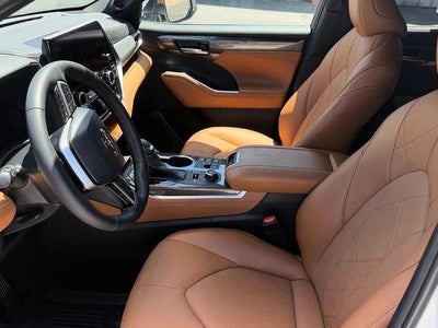 2023 Toyota Highlander Platinum AWD (Natl)