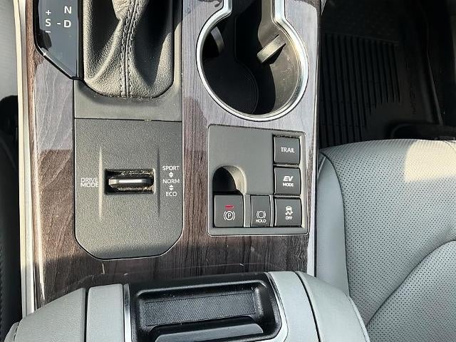 2026 Toyota Highlander Hybrid Limited AWD (Natl)