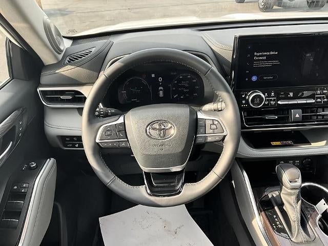 2026 Toyota Highlander Hybrid Limited AWD (Natl)
