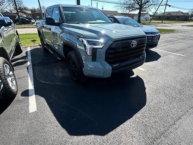 2024 Toyota Tundra 4WD 4WD SR5 CrewMax 5.5' Bed (SE)