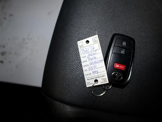 2025 Toyota Corolla Cross XLE 2WD (Natl)