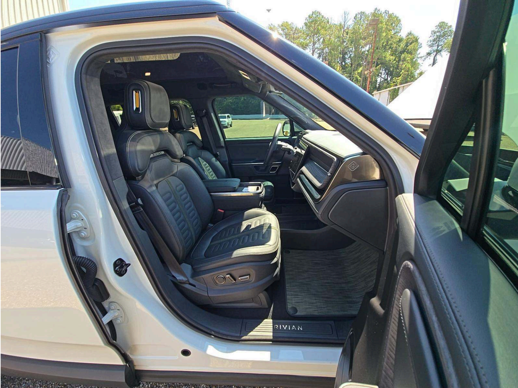 2023 Rivian R1S Adventure Quad-Motor Large Pack