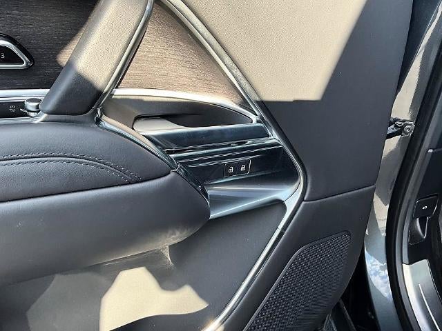 2025 Land Rover Range Rover P530 SE LWB 7 Seat
