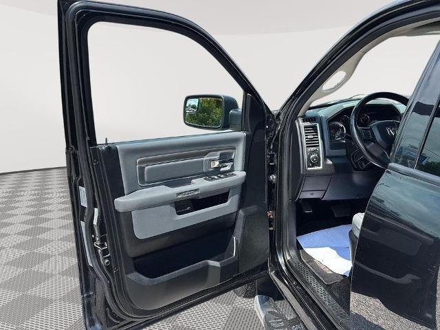 2016 RAM 1500 4WD Crew Cab 5.7 Ft Box Big Horn