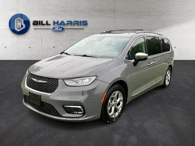 2023 Chrysler Pacifica Limited FWD