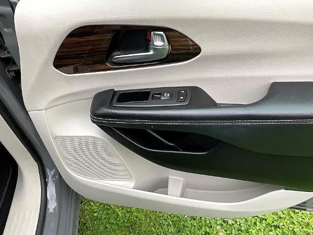 2023 Chrysler Pacifica Limited FWD