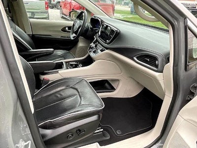 2023 Chrysler Pacifica Limited FWD