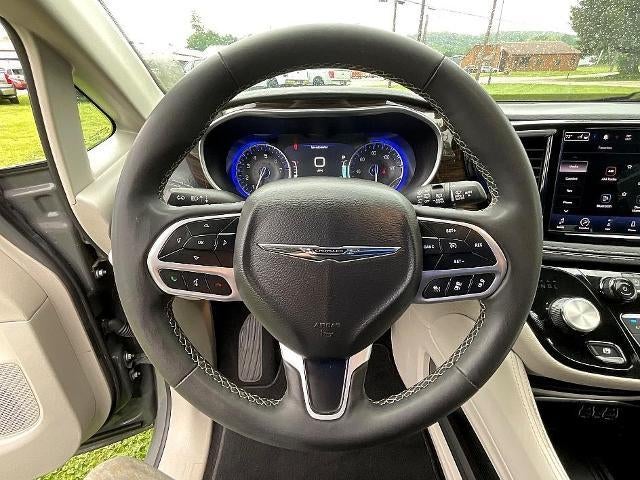 2023 Chrysler Pacifica Limited FWD