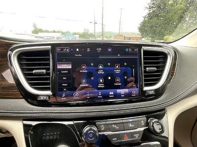 2023 Chrysler Pacifica Limited FWD