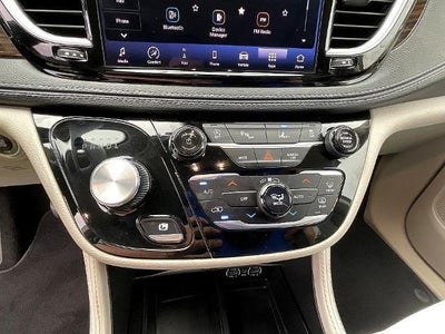 2023 Chrysler Pacifica Limited FWD