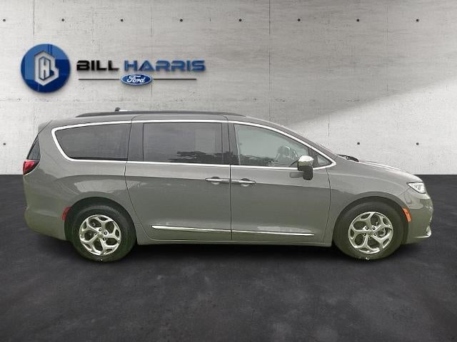 2023 Chrysler Pacifica Limited FWD