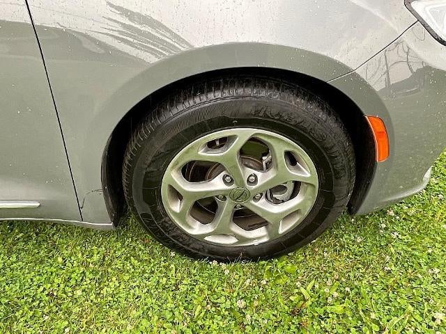 2023 Chrysler Pacifica Limited FWD